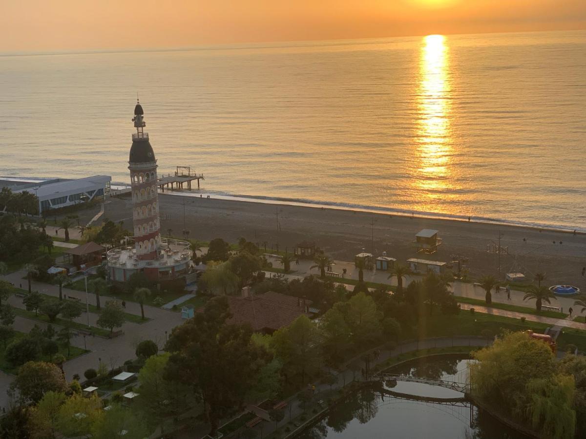 Orbi City Suite Batumi Exterior photo